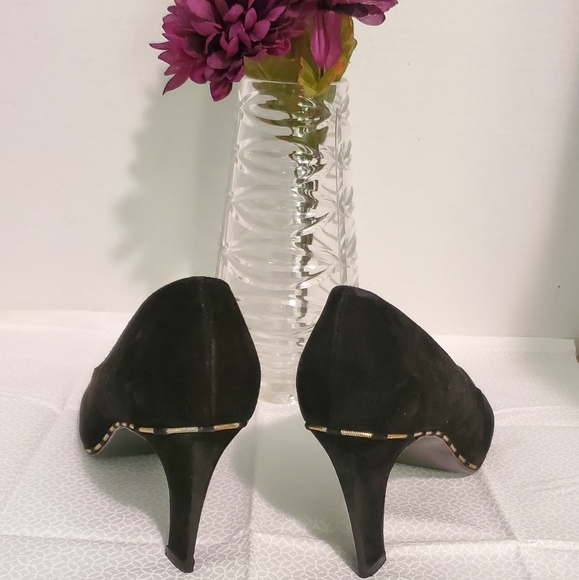 Vtg Stuart Weitzman Black Suede Pumps - Picture 3 of 8